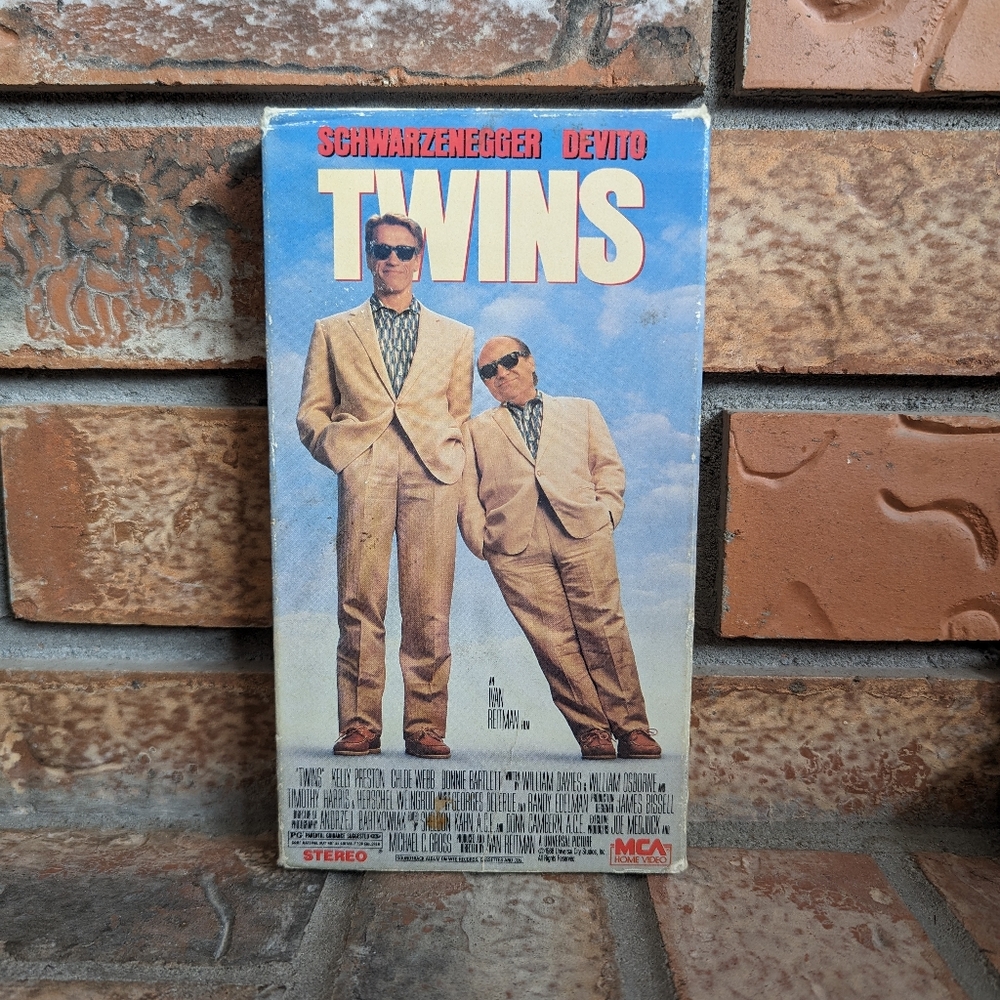** 4/$25 VHS ** Twins (VHS, 1988) Vintage - 80's - Retro - Used Cond